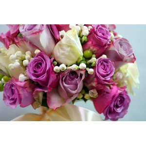 Wiązanka ślubna z białych i różowych róż
