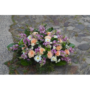 Wiązanka pogrzebowa z kolorowych kwiatów