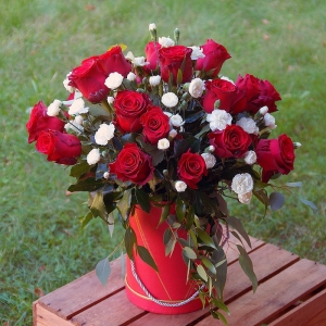Flower Box z czerwonych róż