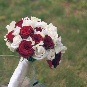 Wiązanka ślubna z róży z groszkiem pachnącym lub hortensją