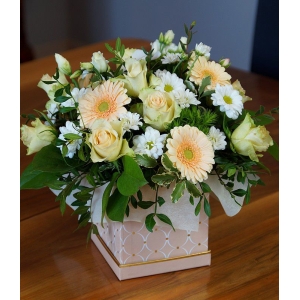 Flower Box z kolorowych kwiatów mieszanych