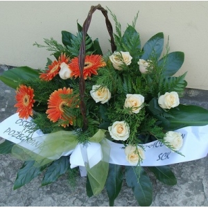 Wiązanka pogrzebowa z kwiatów mieszanych